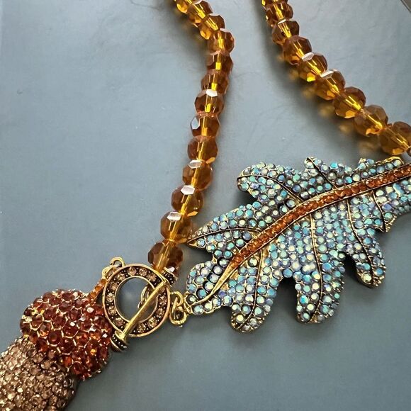 🩵 Swarovski Crystal Elegant Gold and Blue Leaf Pendant Necklace 🩵 - Picture 4 of 5